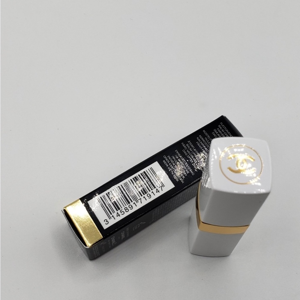 Chanel ROUGE COCO BAUME Hydrating Beautifying Tinted Lip Balm